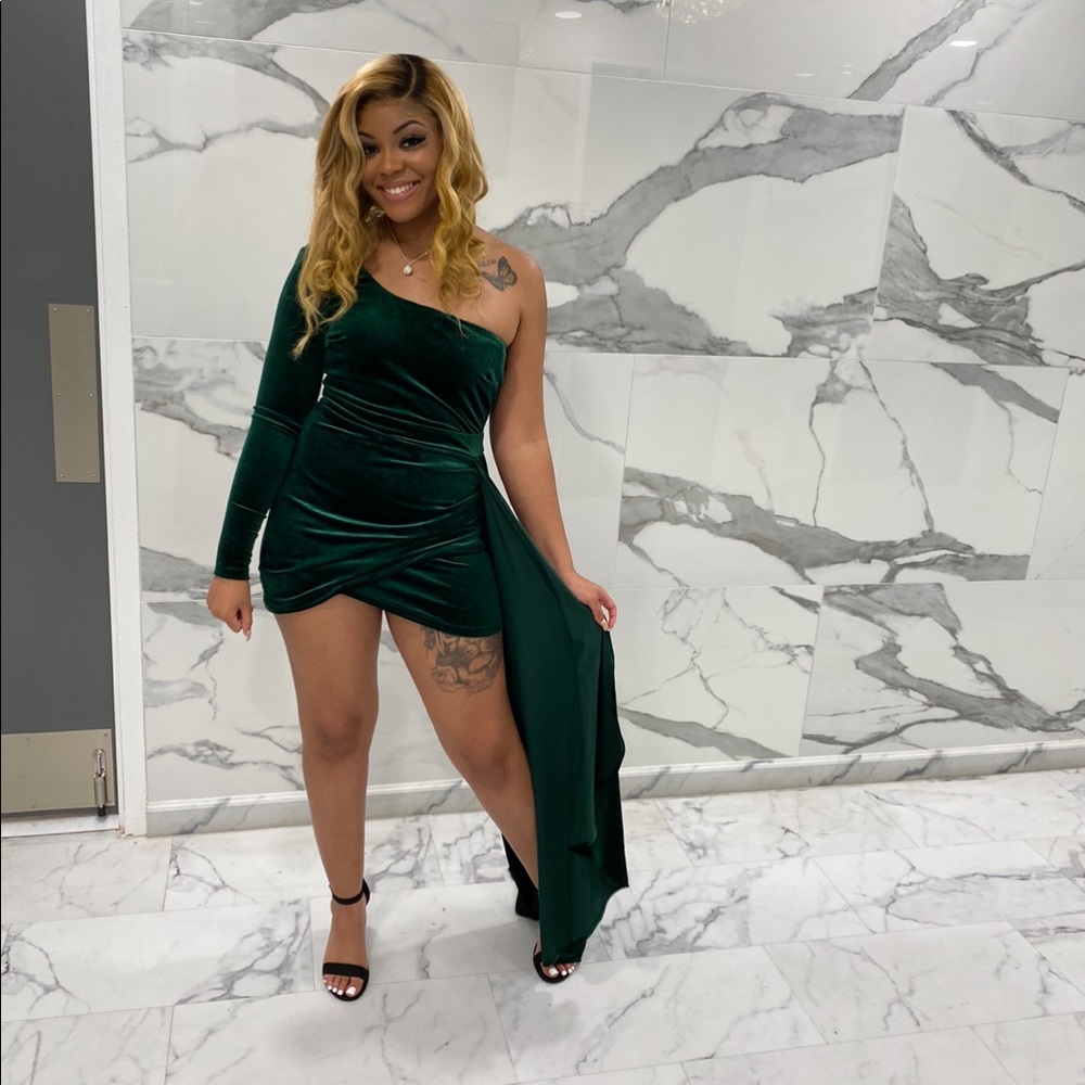 FORMAL ONE SHOULDER VELVET DRESS